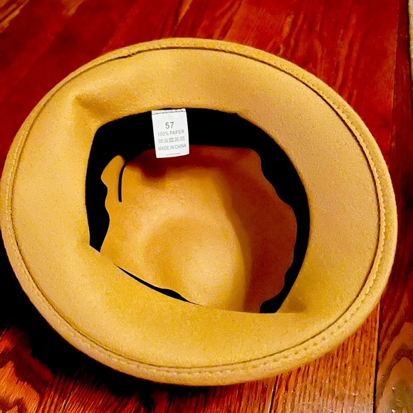 Beautiful hat - Picture 2 of 3